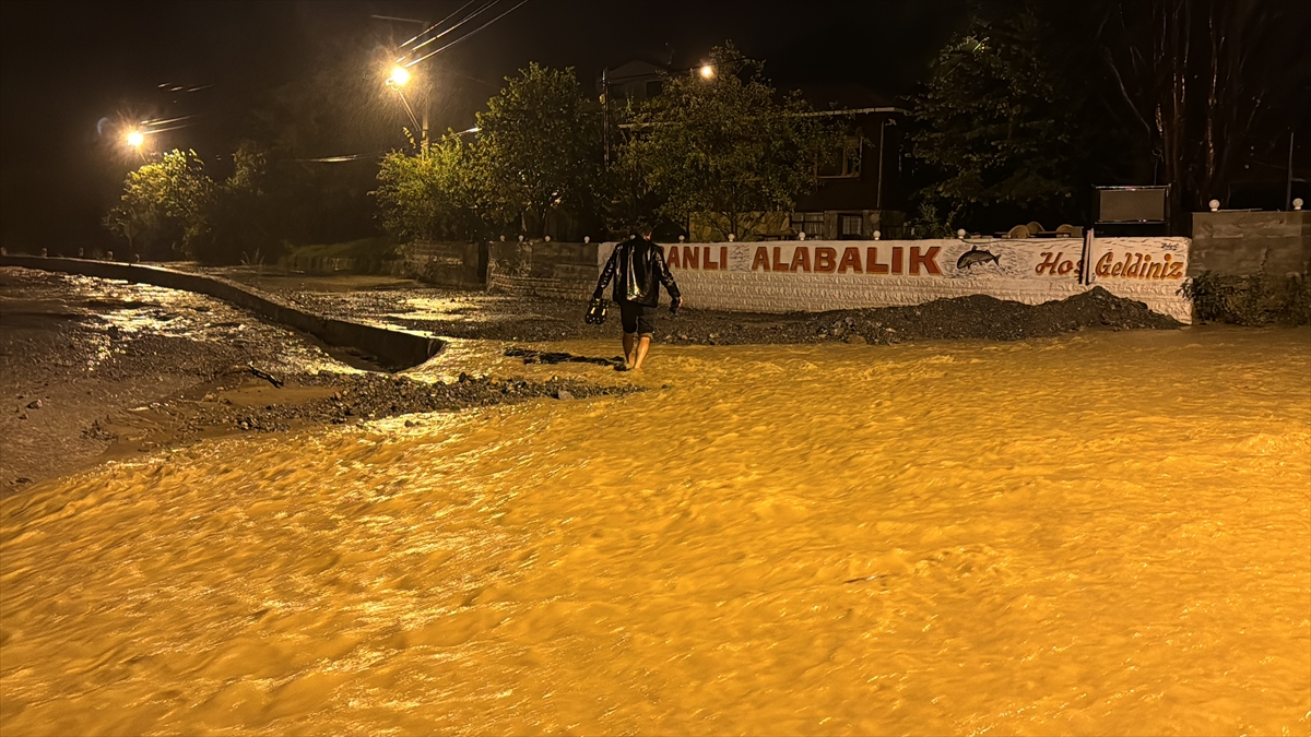 Zonguldak'ta kuvvetli yağış hayatı olumsuz etkiliyor