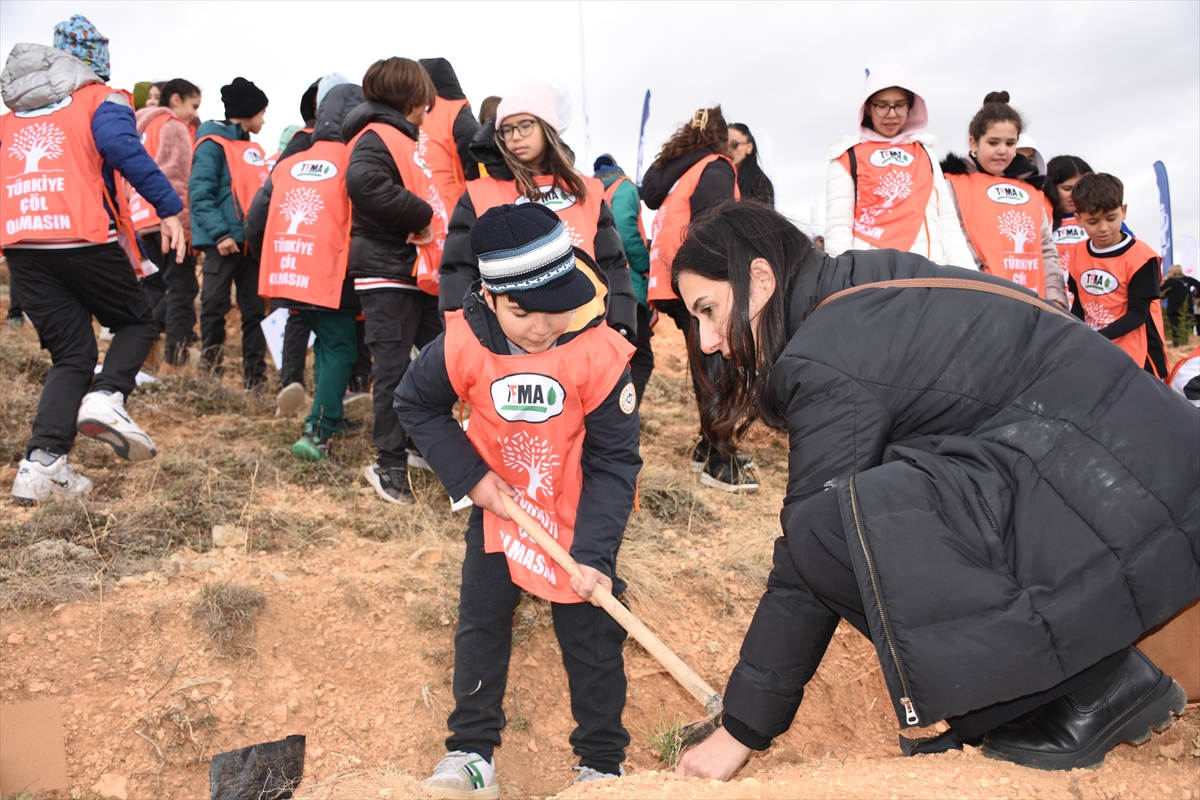 “81 İlde 81 Orman” Projesi kapsamında Konya'da fidanlar toprakla buluşturuldu