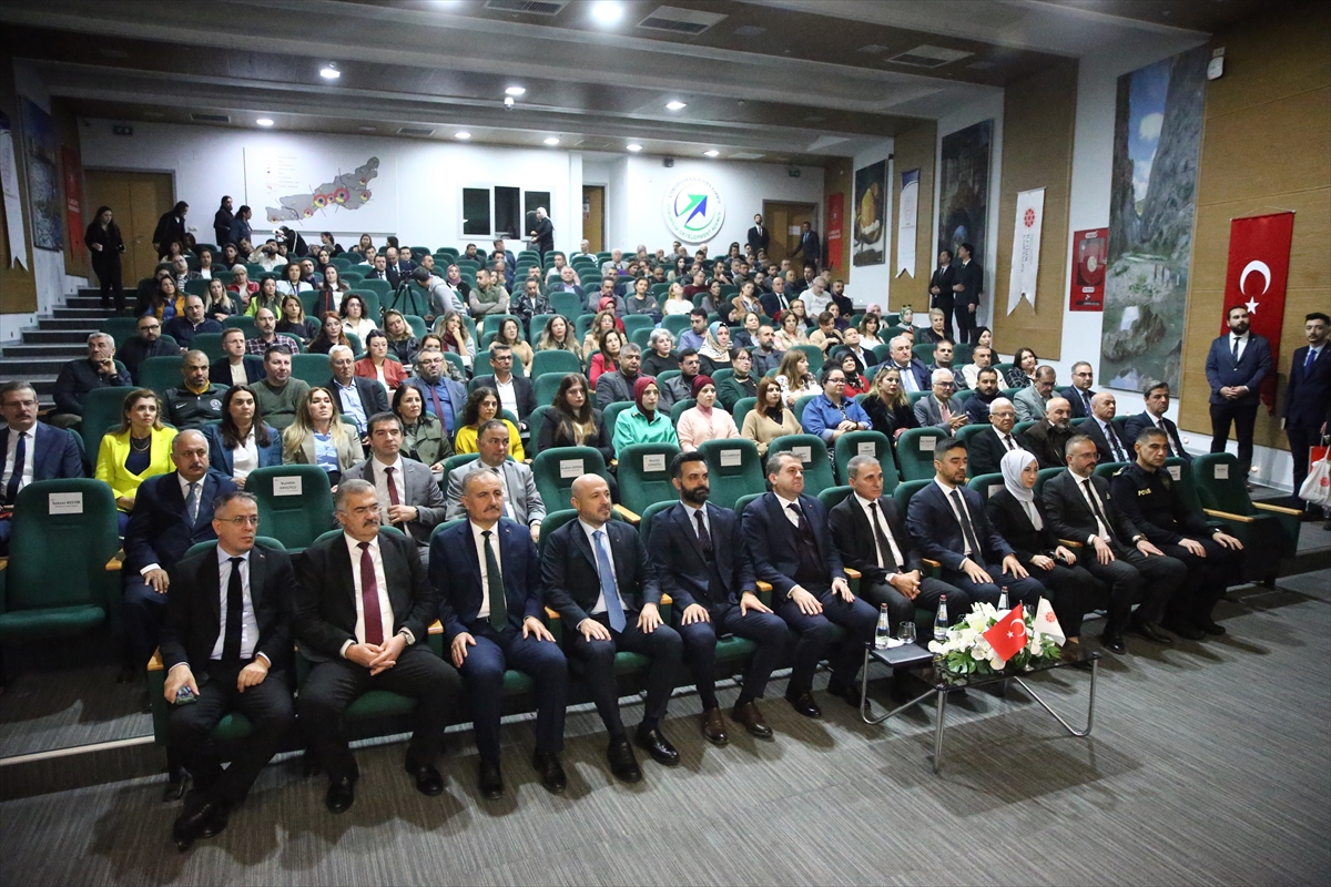 Adana'da kamu görevlileri dezenformasyonla mücadele eğitimi almaya başladı