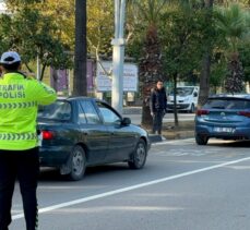 Adana'da yayalara “ilk geçiş hakkı” vermeyen 29 sürücüye para cezası