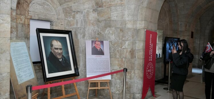 Anıtkabir'de sergilenen tarihi Atatürk portresinin orijinali merak uyandırıyor