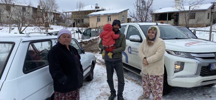 Antalya'da kar yağışı nedeniyle yaylada mahsur kalan 9 kişi kurtarıldı