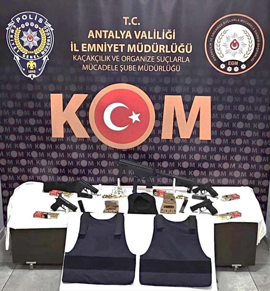 Antalya'da “nitelikli yağma” operasyonlarında yakalanan 65 zanlı tutuklandı