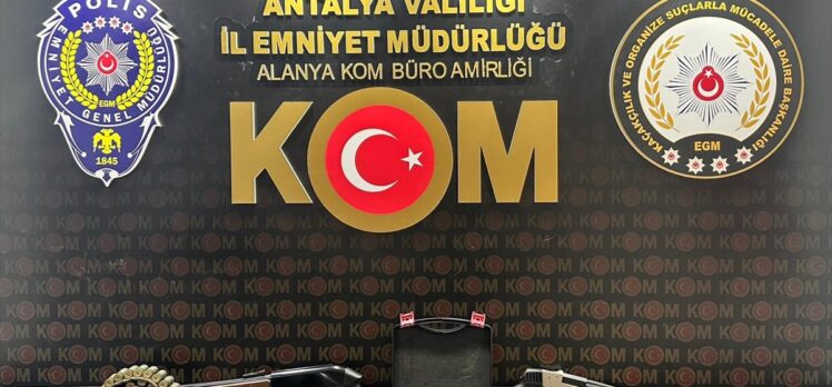 Antalya'da silah kaçakçılığı operasyonunda 2 zanlı tutuklandı