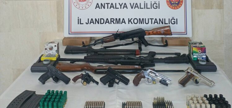 Antalya'da silah kaçakçılığı operasyonunda 7 şüpheli yakalandı