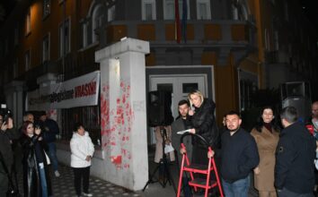 Arnavutluk'ta akran şiddetine karşı protesto düzenlendi