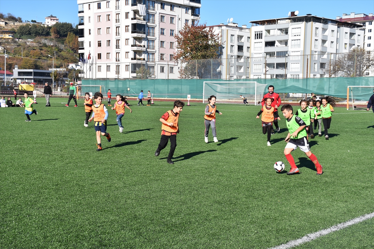 Artvin'de 13. Grassroots Herkes İçin Futbol Şenliği'nin 1. etabı düzenlendi