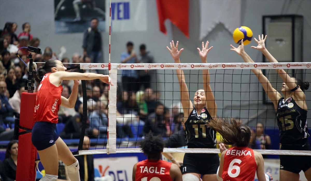 Voleybol: Vodafone Sultanlar Ligi