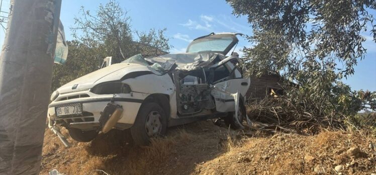 Aydın'da elektrik direğine çarpan otomobilin sürücüsü yaşamını yitirdi