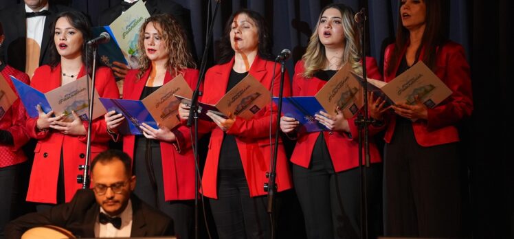 Bakan Yusuf Tekin, Erzurum'da öğretmenler için düzenlenen konsere katıldı