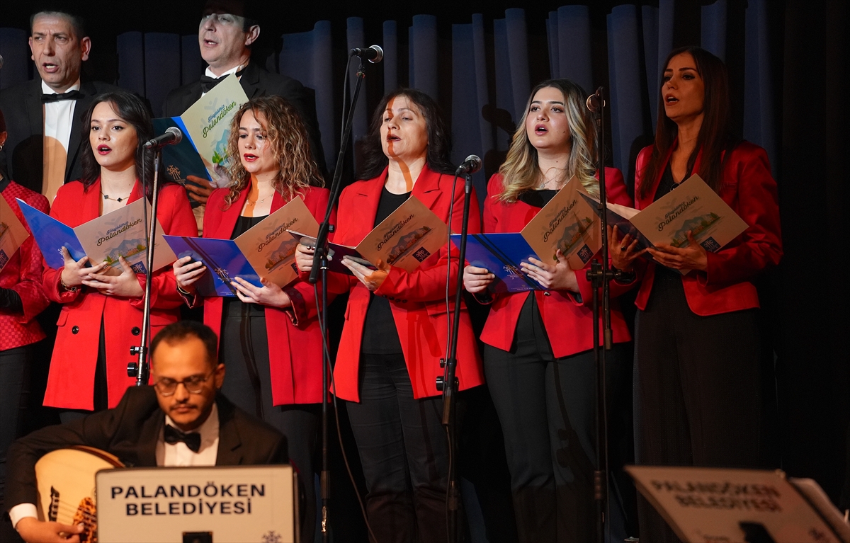 Bakan Yusuf Tekin, Erzurum'da öğretmenler için düzenlenen konsere katıldı