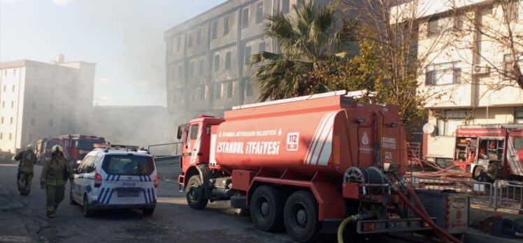 Beylikdüzü'nde çıkan fabrika yangını yaklaşık 36 saattir sürüyor