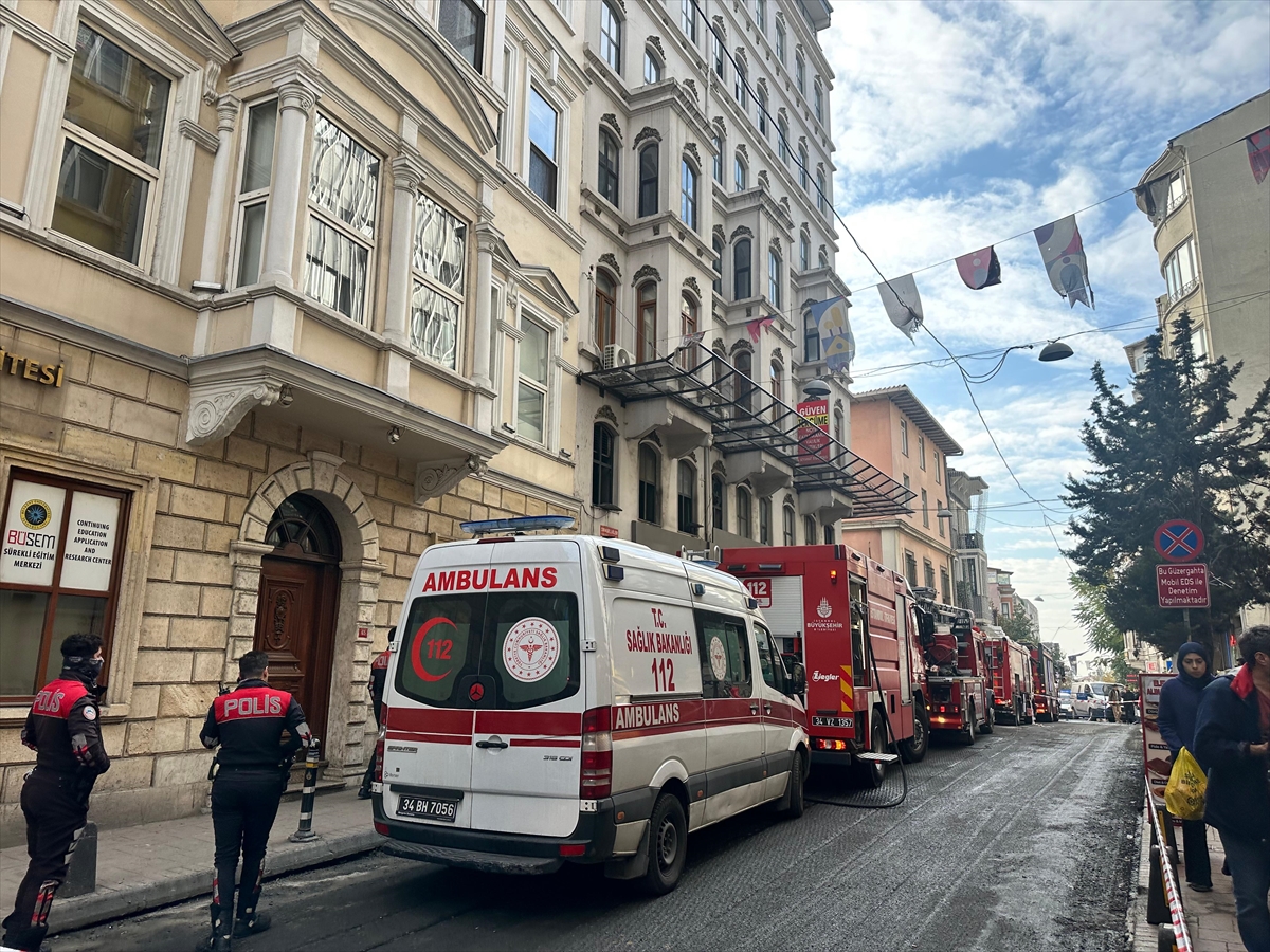 Beyoğlu'nda iş hanının asansörünü tamir ederken altında kalan kişi öldü