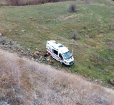 Bitlis'te trafik kazasında 3'ü sağlık personeli 11 kişi yaralandı