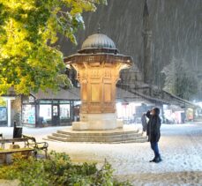 Bosna Hersek'in başkenti Saraybosna'da kar etkili oldu