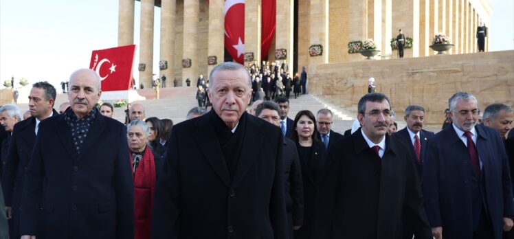 Büyük Önder Atatürk için Anıtkabir'de devlet töreni düzenlendi