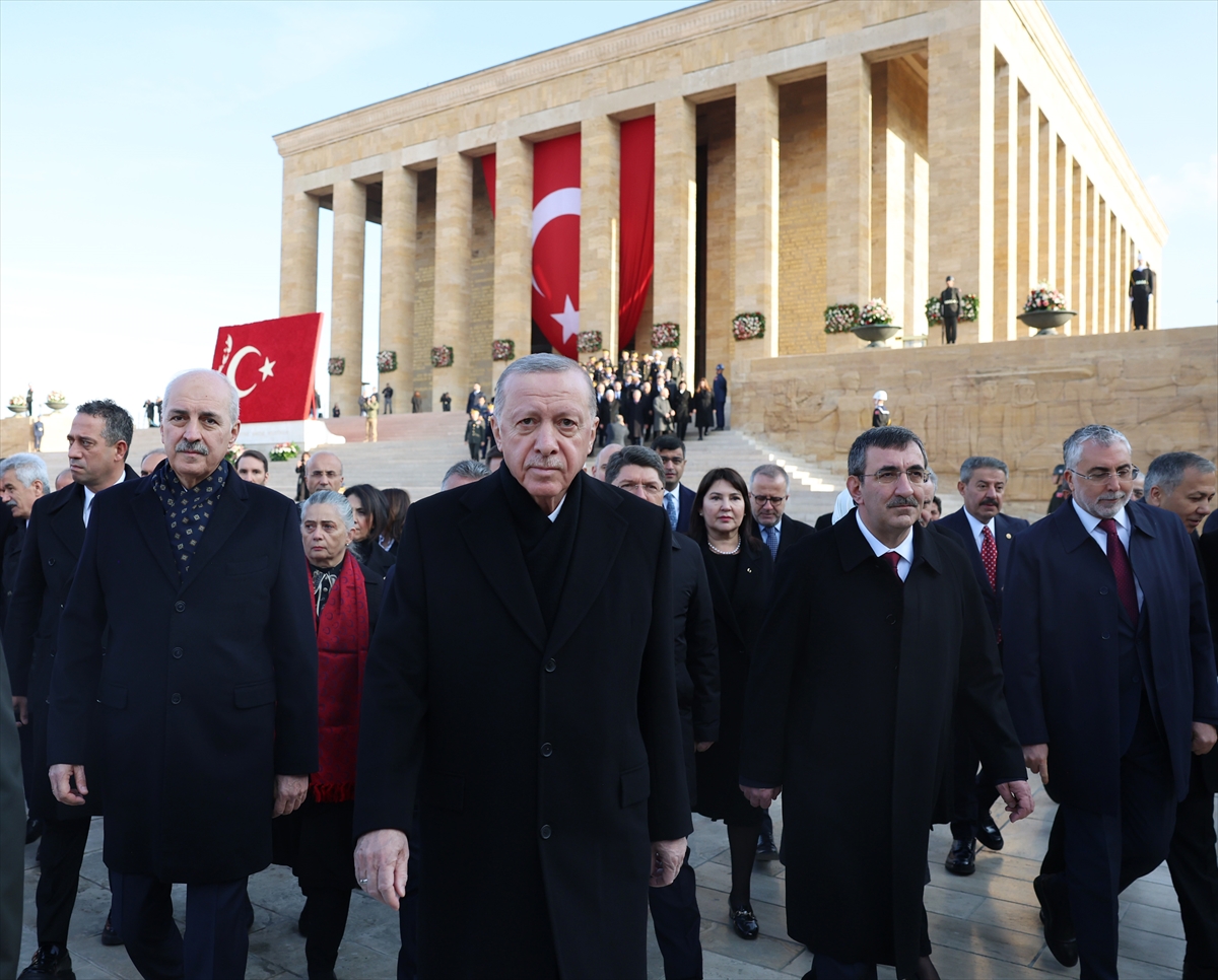 Büyük Önder Atatürk için Anıtkabir'de devlet töreni düzenlendi