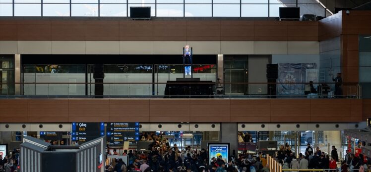 Büyük Önder Atatürk, İstanbul Sabiha Gökçen Havalimanı'nda özel hologram izletisiyle anıldı