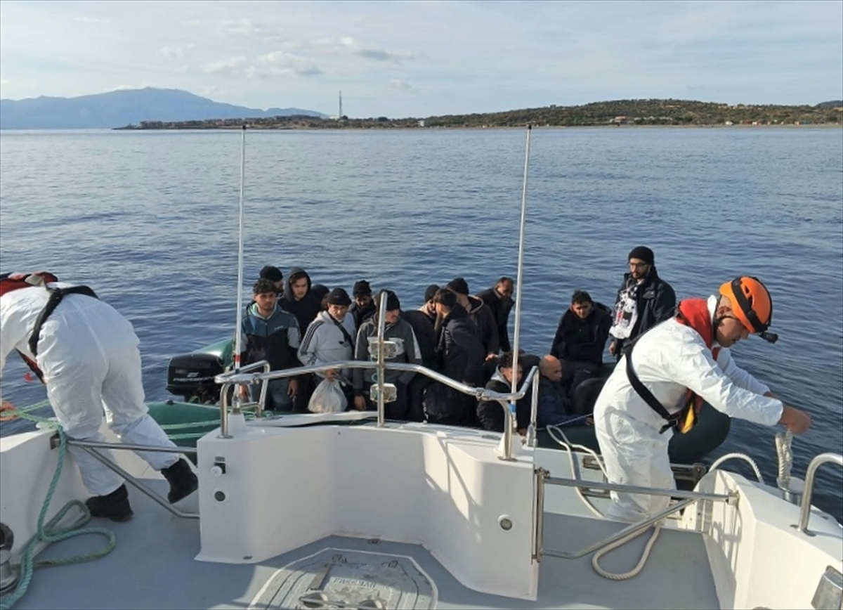 Çanakkale açıklarında 28 düzensiz göçmen yakalandı