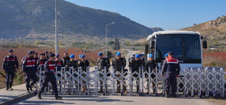 CHP Genel Başkanı Özel'den İzmir'deki Meryemana Evi otoparkıyla ilgili açıklama: