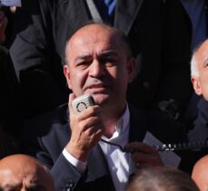 CHP'li Karabat, Esenyurt Belediyesi önünde açıklama yaptı: