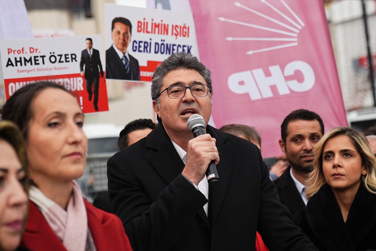 CHP'lilerin Esenyurt Belediyesi eylemi devam ediyor