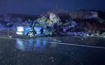 Diyarbakır'da otomobilin kayalıklara çarpması sonucu 3 kişi öldü, 2 kişi yaralandı