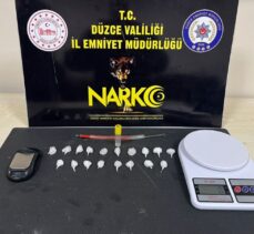 Düzce'de otomobilinde uyuşturucuyla yakalanan zanlı tutuklandı