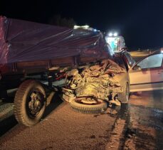 Edirne'de traktörün römorkuna çarpan otomobilde 1 kişi öldü, 1 kişi yaralandı