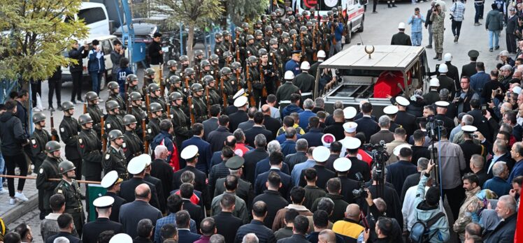 Eğitim sırasında şehit olan Deniz Teğmen Mustafa Kemal Öz için Adana'da tören düzenlendi