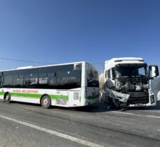 Elazığ'da halk otobüsü ile silobas dorse takılı tırın çarpışması sonucu 6 kişi yaralandı