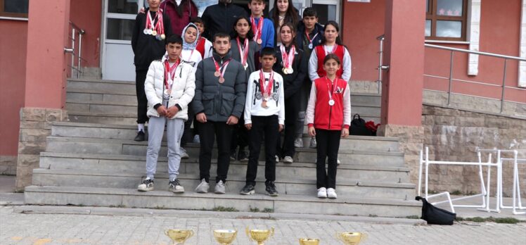 Elif öğretmen sayesinde atletizme başlayan Erzurumlu kızlar başarıya koşuyor