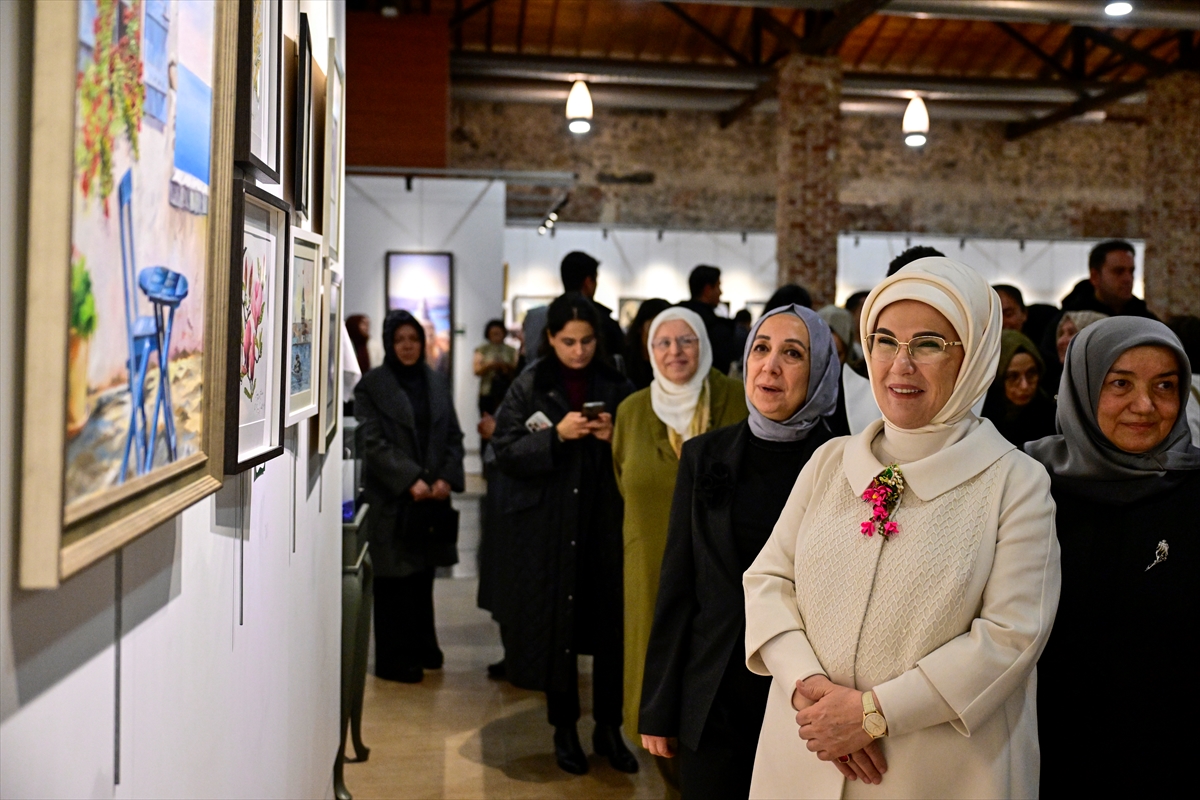 Emine Erdoğan, Çınar Uluslararası Kültür ve Sanat Derneği Karma Sergisi'nin açılışını yaptı: