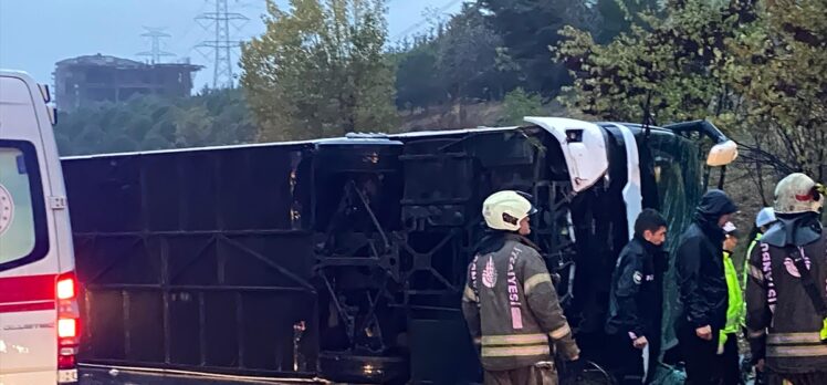 Esenler’de yolcu otobüsünün devrilmesi sonucu 2 kişi öldü, 15 kişi yaralandı