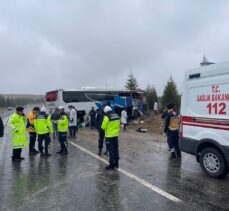 Eskişehir'de devrilen yolcu otobüsündeki 1 kişi öldü, 30 kişi yaralandı