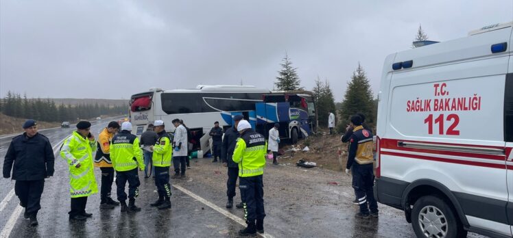 Eskişehir'de devrilen yolcu otobüsündeki 1 kişi öldü, 30 kişi yaralandı