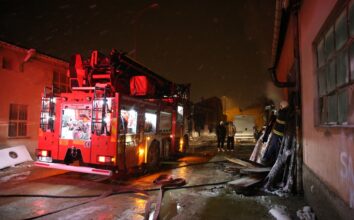 Eskişehir'de mobilya atölyesinde çıkan yangın hasara neden oldu