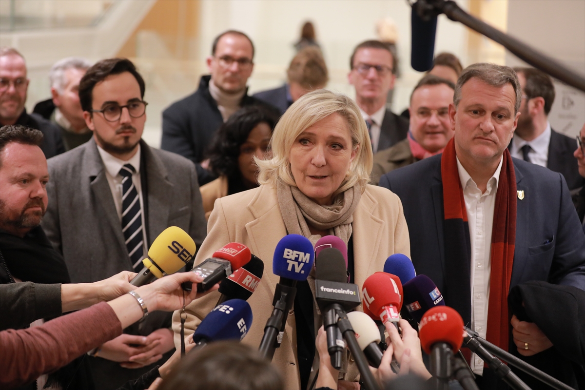 Fransız aşırı sağcı Le Pen'in yargılandığı davada karar 31 Mart'ta açıklanacak