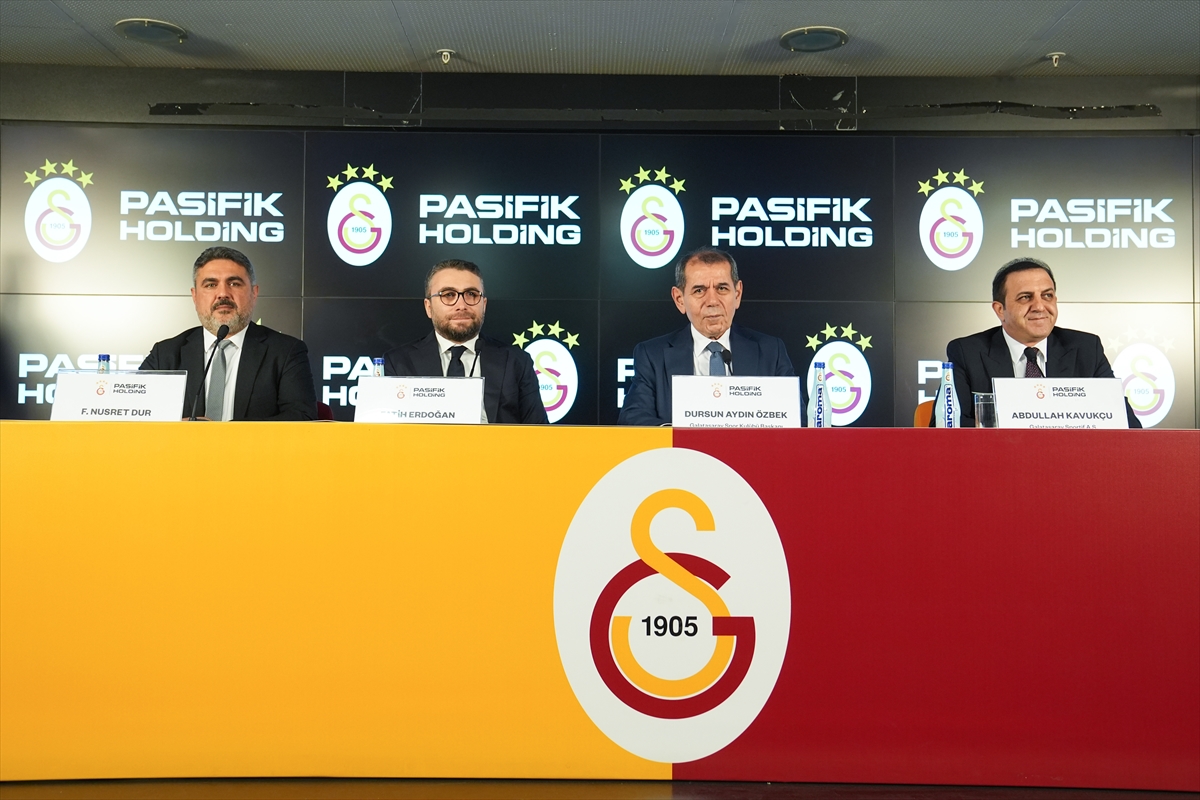 Galatasaray'ın yeni forma sırt sponsoru Pasifik Holding oldu