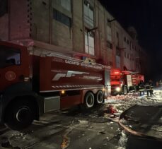 Gaziantep'te ayakkabı ve terlik imalathanesinde çıkan yangın söndürüldü