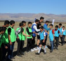 “Gazozuna maç” organizasyonlarıyla çocukları spora yönlendiriyorlar