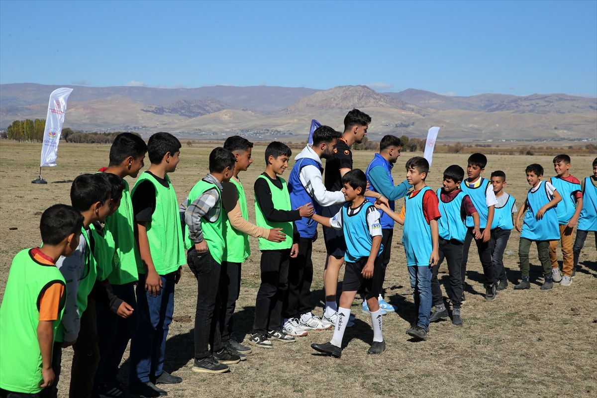 “Gazozuna maç” organizasyonlarıyla çocukları spora yönlendiriyorlar