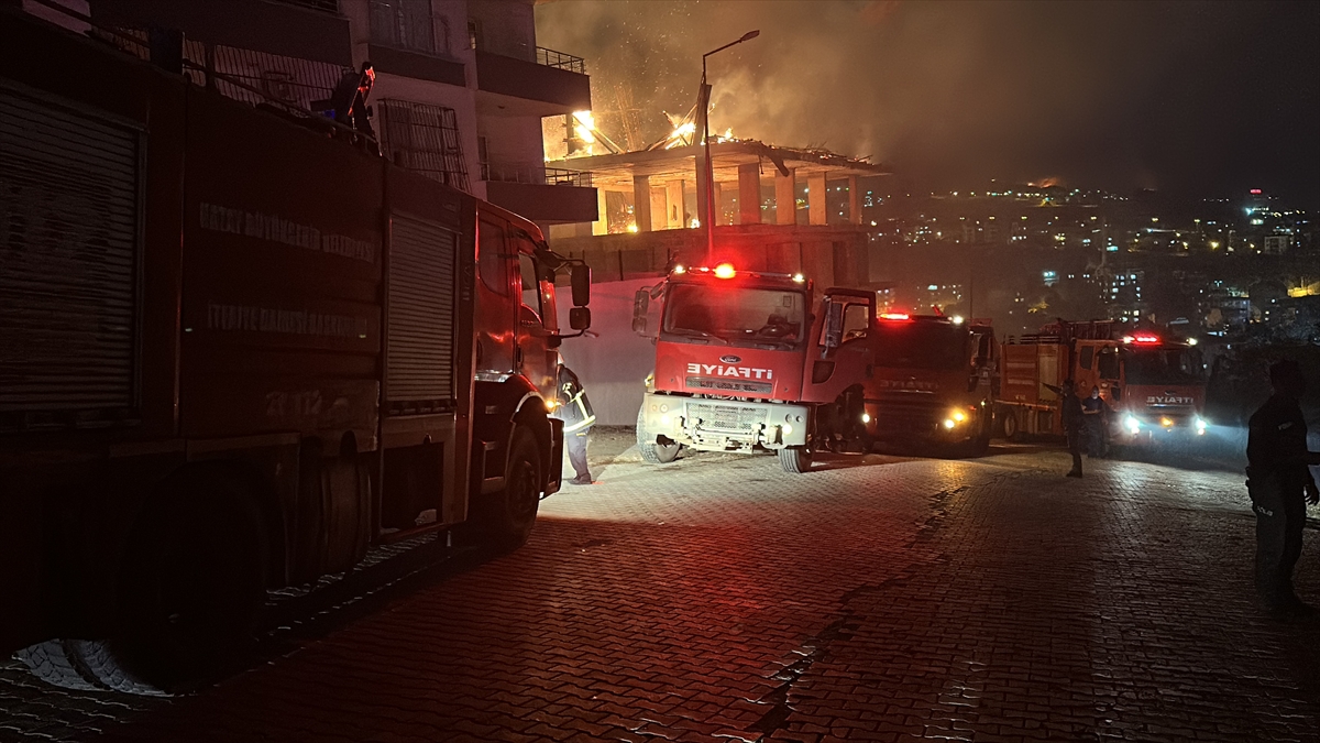 Hatay'da inşaatta çıkan yangın söndürüldü