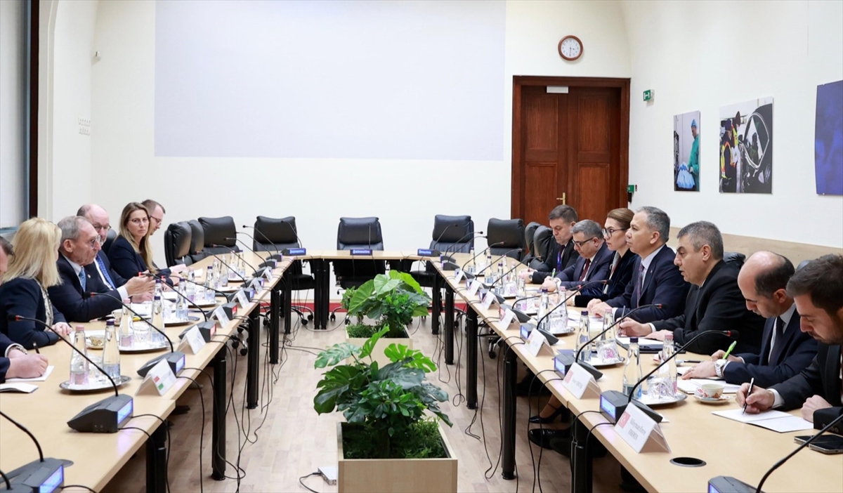 İçişleri Bakanı Yerlikaya, Macaristan İçişleri Bakanı Pinter ile görüştü