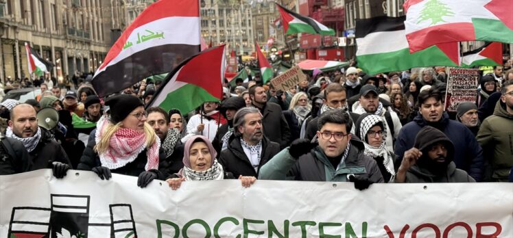 İsrail'in Gazze'deki saldırıları Amsterdam'da protesto edildi