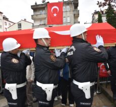 İstanbul'da trafik kazasına müdahale ederken şehit olan polis toprağa verildi