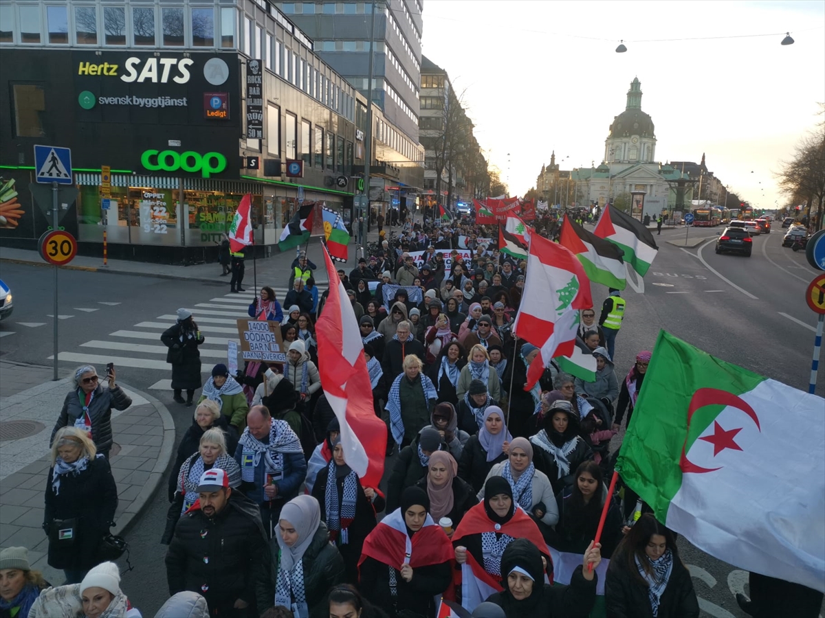 İsveç'te İsrail'in Gazze, Lübnan ve İran'a  yönelik saldırıları protesto edildi