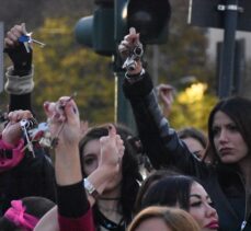 İtalya'da kadınlara yönelik şiddet protesto edildi