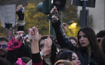 İtalya'da kadınlara yönelik şiddet protesto edildi