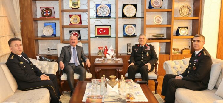 Jandarma Genel Komutanı Orgeneral Çardakcı, Çorum Valisi Çalgan'ı ziyaret etti